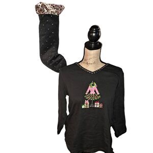 NWT- READY for Gifting! Size Med Black mid sleeve Tee with Matching Stocking